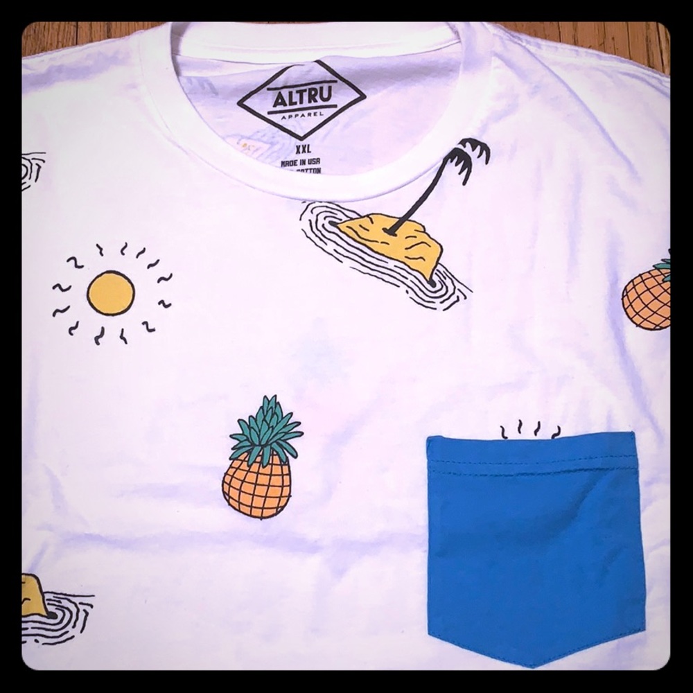 Altru summer pattern pocket t crew neck
